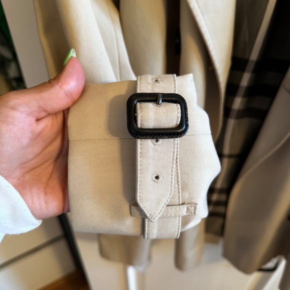 Burberry Coat - Size 4 - Picture 10 of 12